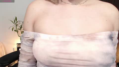 Snapshot of missblair12 chatting on February 8, 2:16 pm MissBlair online show from February 8, 2:16 pm