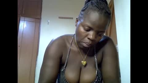 misscandy352_ online show from May 19, 5:52 pm