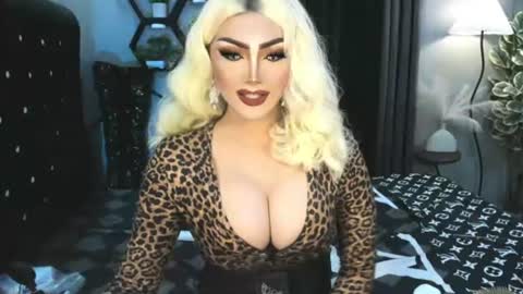 PRIESTESS CHANNEL online show from June 9, 1:23 pm