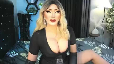 Snapshot of misschannel4sub chatting on June 19, 6:23 pm PRIESTESS CHANNEL online show from June 19, 6:23 pm