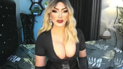 Snapshot of misschannel4sub chatting on June 20, 8:11 pm PRIESTESS CHANNEL online show from June 20, 8:11 pm