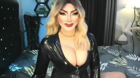 Snapshot of misschannel4sub chatting on June 22, 7:00 pm PRIESTESS CHANNEL online show from June 22, 7:00 pm