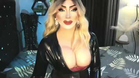 Snapshot of misschannel4sub chatting on July 25, 7:33 pm PRIESTESS CHANNEL online show from July 25, 7:33 pm
