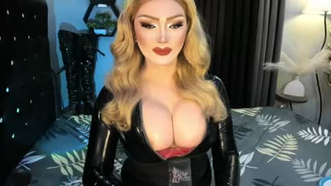 Snapshot of misschannel4sub chatting on July 31, 5:56 pm PRIESTESS CHANNEL online show from July 31, 5:56 pm