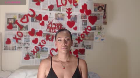 Snapshot of misscruzxz chatting on February 17, 6:58 pm Donna di Diamanti online show from February 17, 6:58 pm