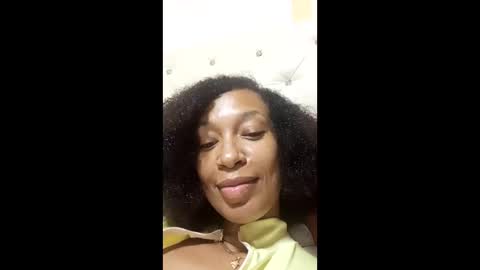 Snapshot of misscruzxz chatting on April 10, 5:06 pm Donna di Diamanti online show from April 10, 5:06 pm