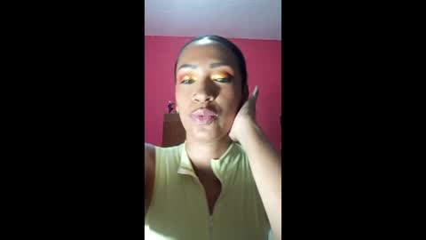 Snapshot of misscruzxz chatting on June 2, 4:20 pm Donna di Diamanti online show from June 2, 4:20 pm