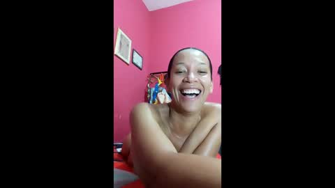 Snapshot of misscruzxz chatting on June 4, 3:29 pm Donna di Diamanti online show from June 4, 3:29 pm