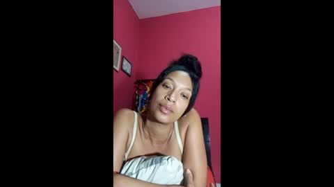 Snapshot of misscruzxz chatting on June 6, 2:16 am Donna di Diamanti online show from June 6, 2:16 am