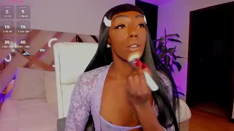 Snapshot of missemilie1 chatting on June 29, 12:05 pm Emilie Diaz online show from June 29, 12:05 pm