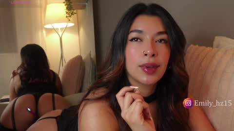 Snapshot of missemily_11 chatting on April 2, 9:51 am Yuliana online show from April 2, 9:51 am
