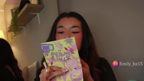 Snapshot of missemily_11 chatting on April 6, 9:43 am Yuliana online show from April 6, 9:43 am