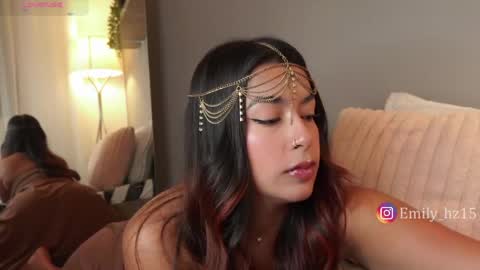 Snapshot of missemily_11 chatting on May 15, 11:17 am Yuliana online show from May 15, 11:17 am