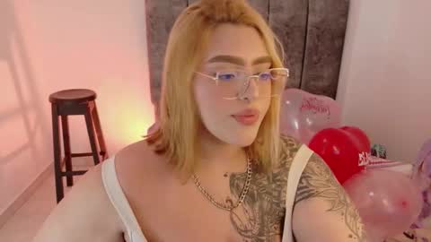 missevans_ online show from February 4, 7:31 pm