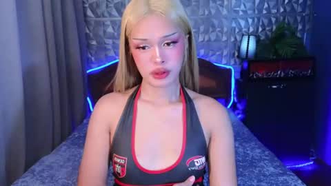 Snapshot of missionary_addiction_cumshot chatting on June 19, 2:32 pm im your queen steffie online show from June 19, 2:32 pm