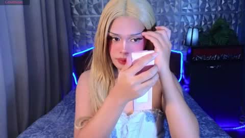 Snapshot of missionary_addiction_cumshot chatting on June 21, 12:52 pm im your queen steffie online show from June 21, 12:52 pm