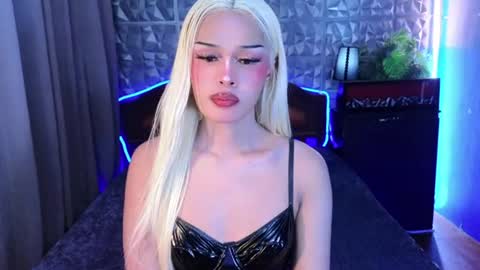 Snapshot of missionary_addiction_cumshot chatting on July 3, 11:49 am im your queen steffie online show from July 3, 11:49 am