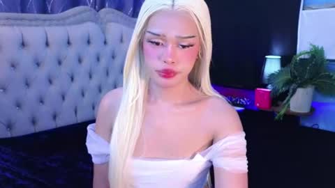 Snapshot of missionary_addiction_cumshot chatting on July 16, 2:12 pm im your queen steffie online show from July 16, 2:12 pm