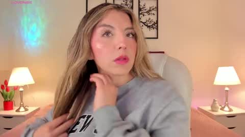 Snapshot of missisabella1 chatting on September 19, 2:29 pm Bella Castillo online show from September 19, 2:29 pm