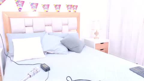 Snapshot of missjuliaa_ chatting on July 4, 7:09 pm A N N Y online show from July 4, 7:09 pm