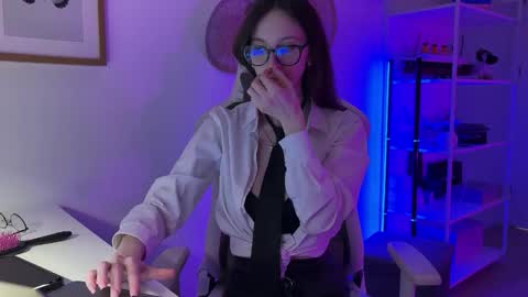 misslalii online show from March 28, 7:02 pm