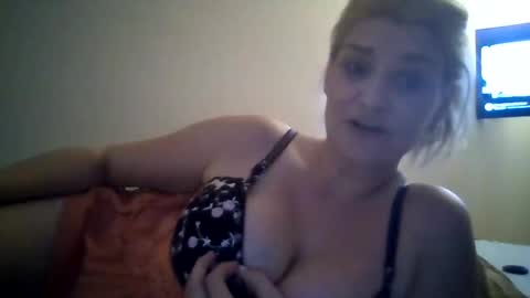 Snapshot of misslicks chatting on October 25, 1:46 am Misslicks online show from October 25, 1:46 am