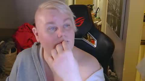 misslj90 online show from April 14, 9:10 pm