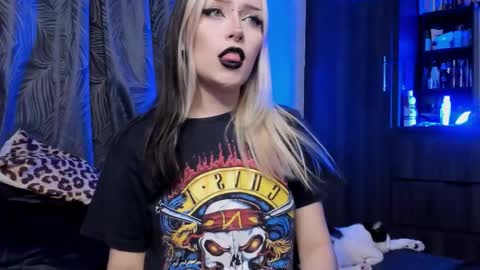 Snapshot of missluna27 chatting on October 15, 1:17 am Miss Luna online show from October 15, 1:17 am