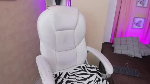 Snapshot of misslynn_ chatting on March 7, 4:13 am i am lyn online show from March 7, 4:13 am