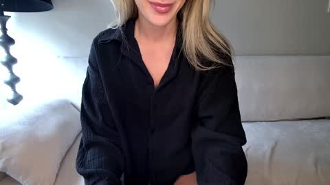 Snapshot of missmadisonmae chatting on April 16, 2:18 pm Miss Madison Mae online show from April 16, 2:18 pm