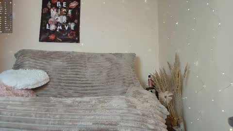  Vi  online show from November 29, 9:40 pm