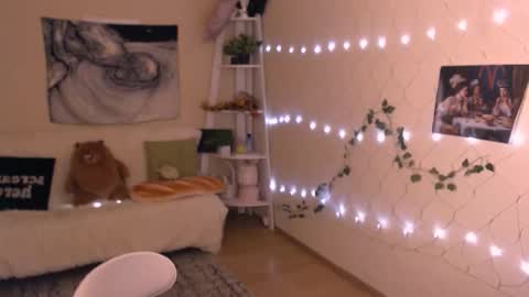 Li  online show from December 5, 3:09 pm