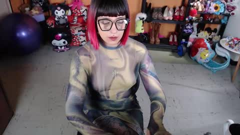 Miss Mia online show from November 6, 1:45 pm