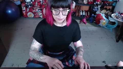 Miss Mia online show from November 25, 1:11 pm