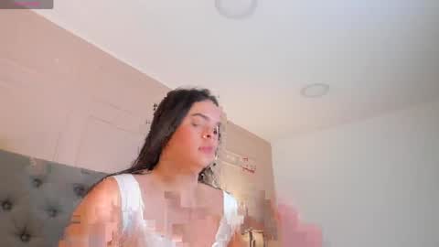 Snapshot of missmiaa_ chatting on April 18, 12:20 pm Mia online show from April 18, 12:20 pm
