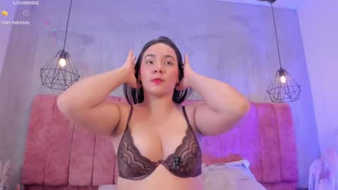 Snapshot of missmiaa_ chatting on May 13, 11:51 am Mia online show from May 13, 11:51 am
