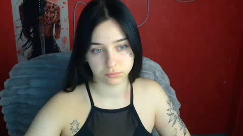 Snapshot of missmiamiss chatting on April 5, 11:18 am Mia online show from April 5, 11:18 am