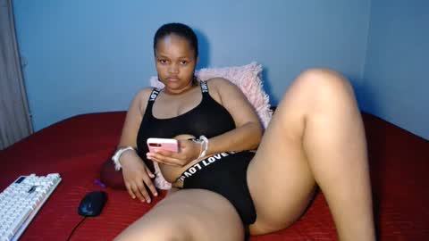 Snapshot of missmimmi69 chatting on January 27, 7:56 am mimmi online show from January 27, 7:56 am