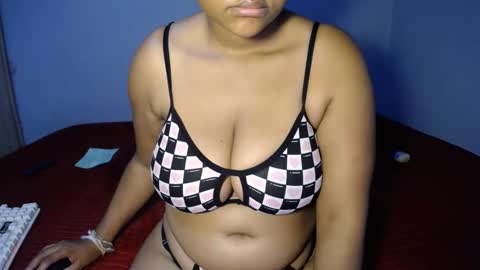 Snapshot of missmimmi69 chatting on January 29, 2:21 pm mimmi online show from January 29, 2:21 pm