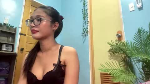 missminervaa online show from January 10, 6:26 am