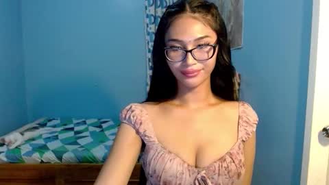 missminervaa online show from May 9, 8:14 pm