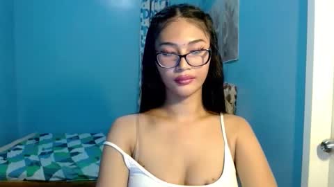 missminervaa online show from May 12, 1:41 pm