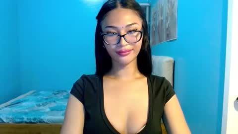 missminervaa online show from May 19, 8:26 pm