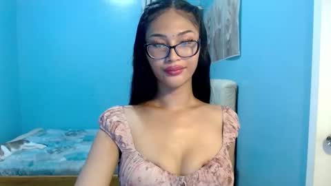missminervaa online show from May 23, 3:27 pm