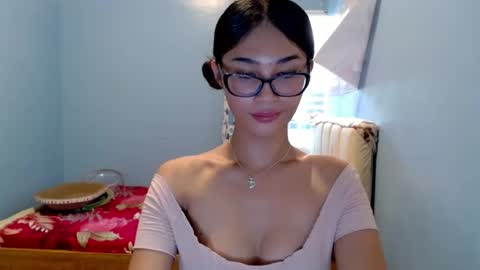 missminervaa online show from June 20, 7:00 am