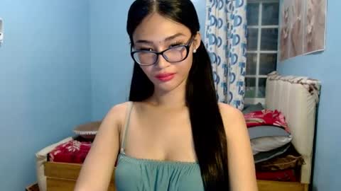 missminervaa online show from June 25, 5:06 pm