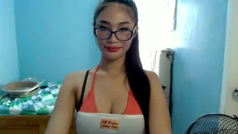 missminervaa online show from July 5, 1:23 am