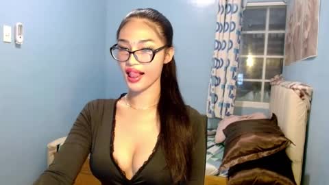 missminervaa online show from July 8, 8:46 pm