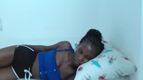 Snapshot of missmisbehave_irl chatting on March 13, 12:23 pm sexy online show from March 13, 12:23 pm