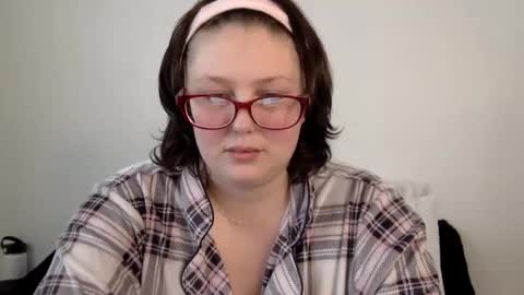missmistressmal online show from May 5, 5:10 pm